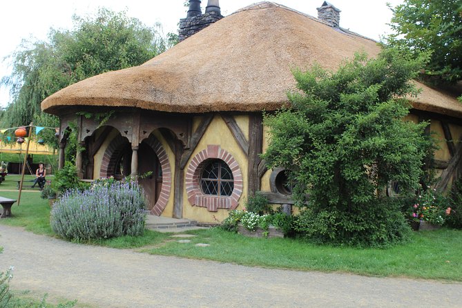 Hobbiton Afternoon Tour in Luxury Minibus from Auckland - Shires Rest Cafe for lunch and souvenirs: plan to self-cater