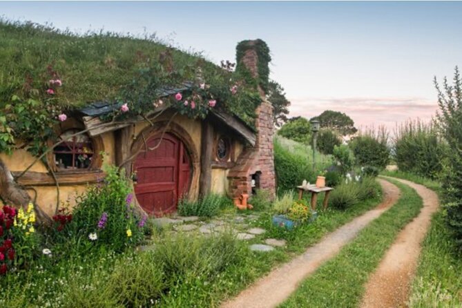 Hobbiton and Waitomo Caves Arrive in Comfort and Style - Waitomo Glowworm Caves: The Boat Ride Portion Is the Main Event