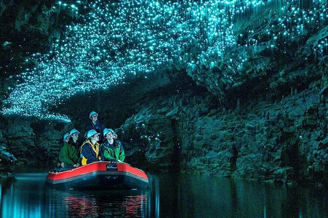 Hobbiton and Waitomo Caves Arrive in Comfort and Style - Ticket Sellouts, Last-Minute Support, and Why the Guide Matters