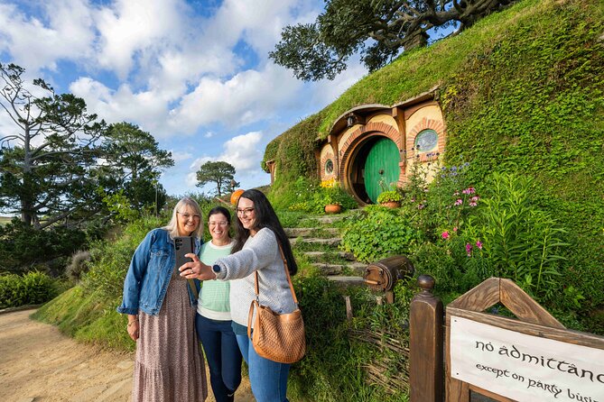 Hobbiton and Waitomo Caves Small Tour from Auckland - Key points to know before you go