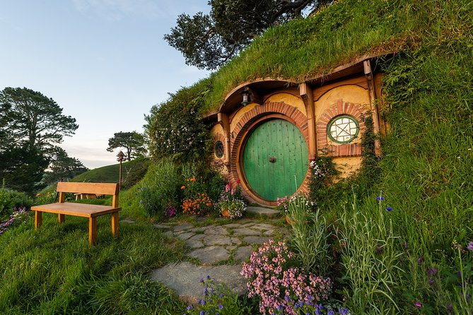 Hobbiton Movie Set Banquet Experience Private Tour From Auckland - Auckland pickup, the Waikato drive, and why the ride matters