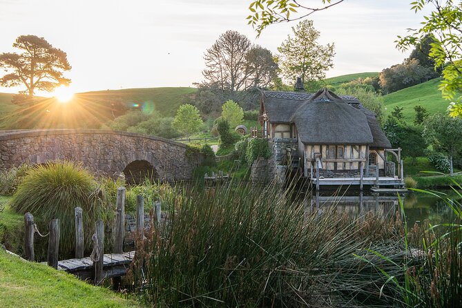 Hobbiton Movie Set Banquet Experience Private Tour From Auckland - Timing through the seasons: why departure times shift in Auckland