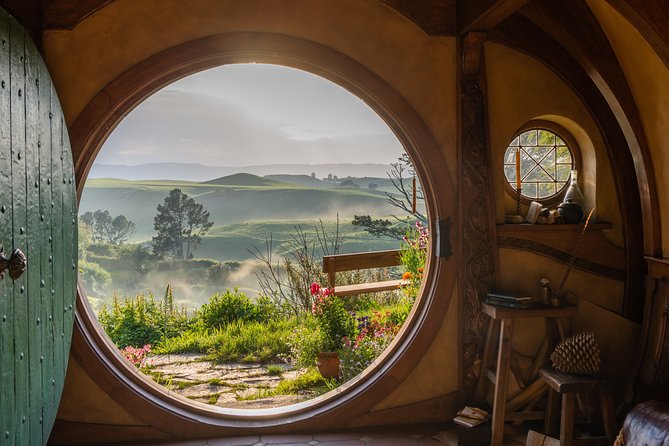 Hobbiton Movie Set Banquet Experience Private Tour From Auckland - Comfort, walking, and weather: the small things that prevent stress