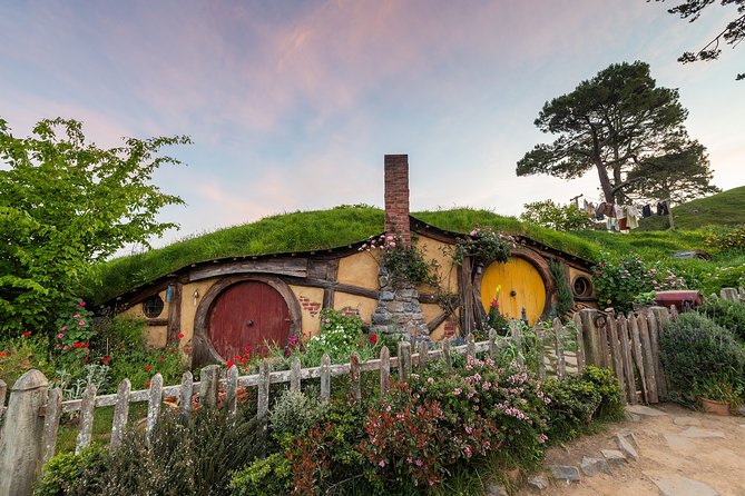 Hobbiton Movie Set Experience: Private Tour From Auckland - Photo strategy at the hobbit holes without losing your day