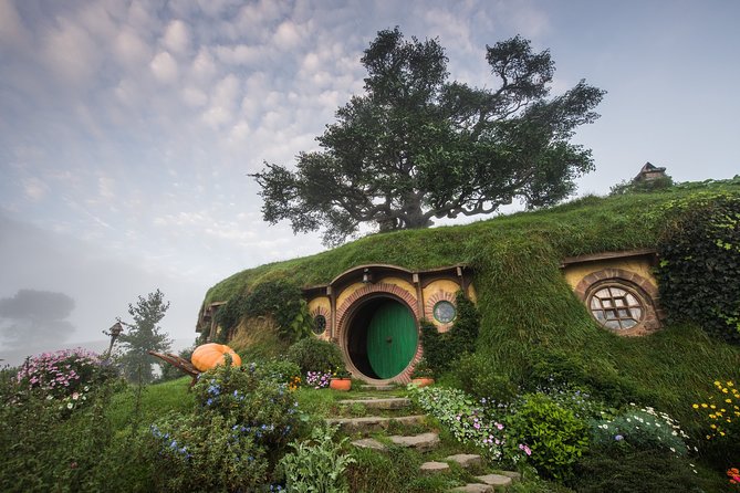 Hobbiton Movie Set Experience: Private Tour From Auckland - The quick Robert Harris stop that makes the whole day easier