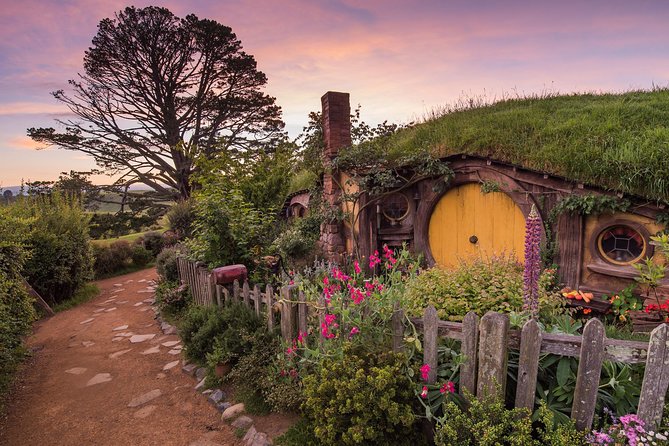 Hobbiton Movie Set Group Tour Early Access (Avoid the crowds!) - Hobbiton Movie Set Early Access: How the Tour Time Changes Everything