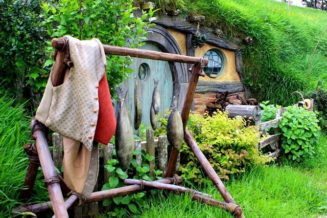 Hobbiton Movie Set Group Tour Early Access (Avoid the crowds!) - Green Dragon Inn Snacks: A Midday Break That Keeps the Day Moving