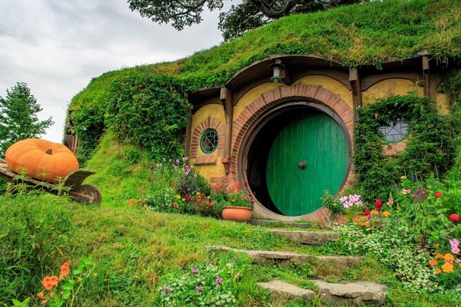Hobbiton Movie Set Guided Tour small group from Auckland - Auckland to Hobbiton in a small group: why this feels easier