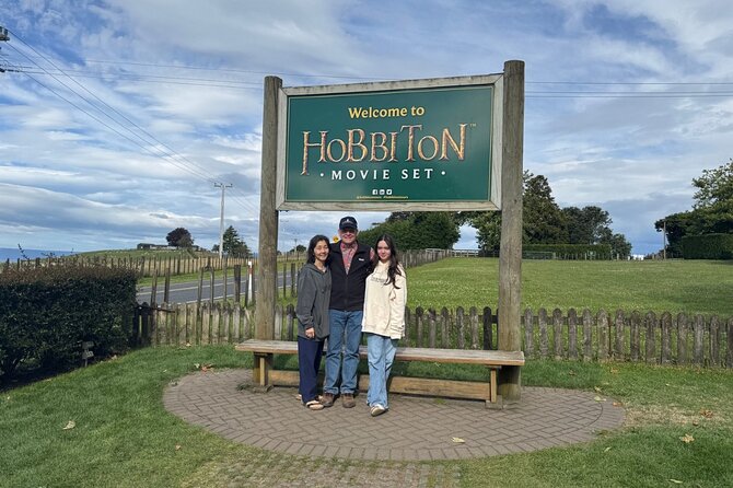 Hobbiton Movie Set Guided Tour small group from Auckland - Inside Hobbiton: a guided 2-hour circuit for photos