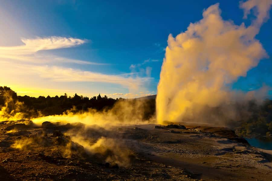 Hobbiton Movie Set & Rotorua Premium Day Tour from Auckland - Driving to Rotorua: a long scenic day, but it’s paced