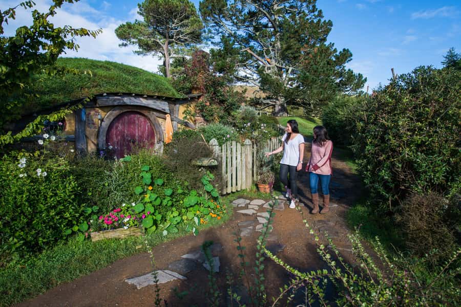 Hobbiton Movie Set & Rotorua Premium Day Tour from Auckland - Pōhutu Geyser: the dramatic payoff moment