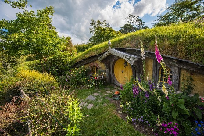 Hobbiton Movie Set Small Group Fully Guided Day Tour from Auckland - Food and the pace question at the Shire