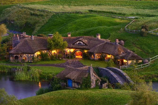 Hobbiton Movie Set Small Group Fully Guided Day Tour from Auckland - The drive: van time, comfort expectations, and what your guide adds