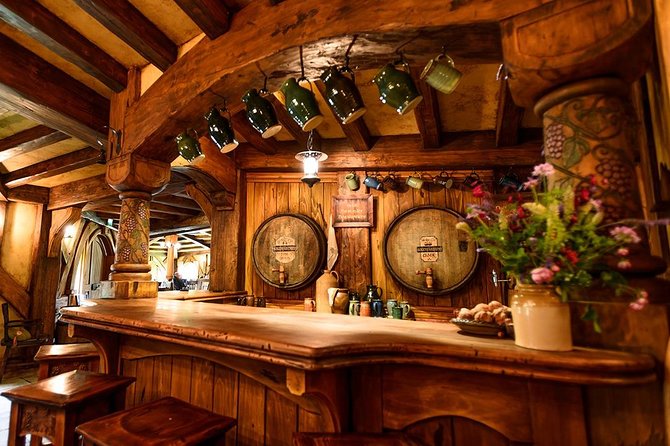 Hobbiton Movie Set Small Group Tour from Auckland - Green Dragon Inn drink and the photo-friendly moments