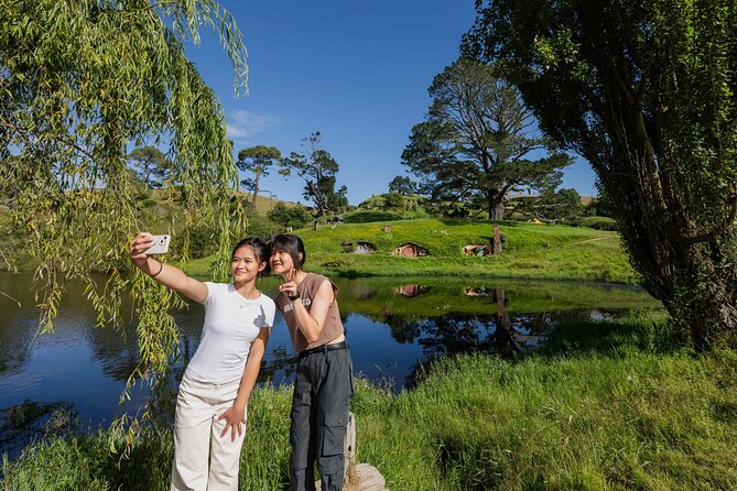 Hobbiton Movie Set Small Tour from Auckland - Green Dragon Inn: the easiest way to end the day right
