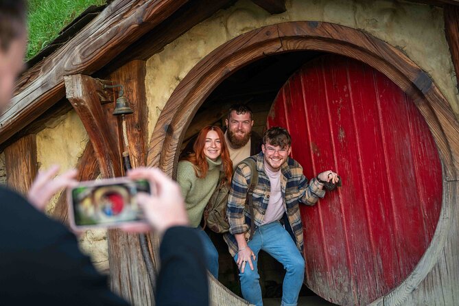 Hobbiton Movie Set Small Tour from Auckland - Getting there in a small group: calm, guided, and not rushed