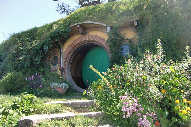 Hobbiton Movie Set Tour from Auckland - Hunua Ranges and Hunua Falls: The Return-Trip Surprise Stop