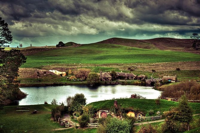 Hobbiton Movie Set tour & Glowworm Cave day tour - Lunch, Food, and the Comfort Stuff You Should Plan