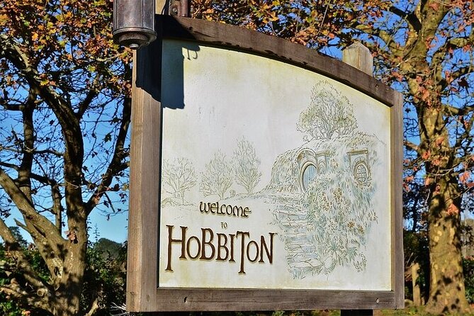 Hobbiton Movie Set & Waitomo Glow Worm Caves Private Tour - The Green Dragon Inn Drink: More Than a Photo Stop