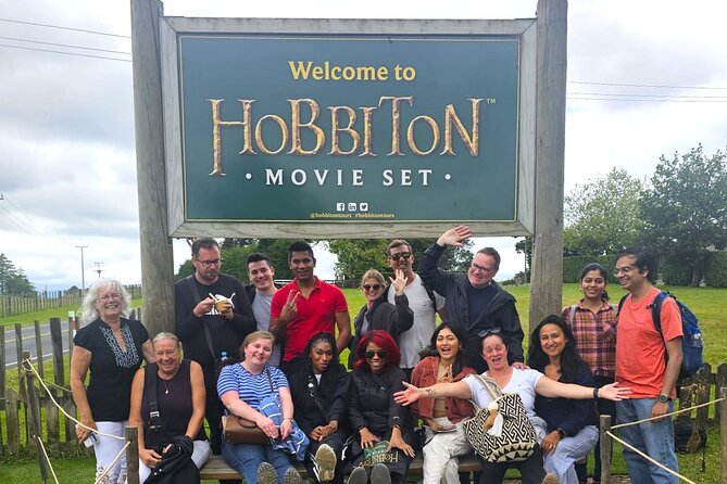 Hobbiton & Rotorua including Wai-O-Tapu - Small Group Tour from Auckland - The quick Tirau stop: corrugated iron humor in 10 minutes
