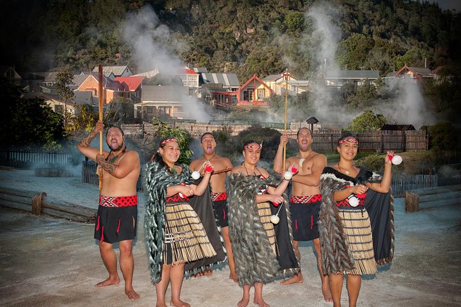 Hobbiton & Rotorua Living Māori Village Private Tour Ex-Auckland - Value and pricing: what $713.04 per person buys you in real terms