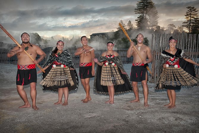 Hobbiton & Rotorua Living Māori Village Private Tour Ex-Auckland - Guide quality and pace: why the day feels efficient