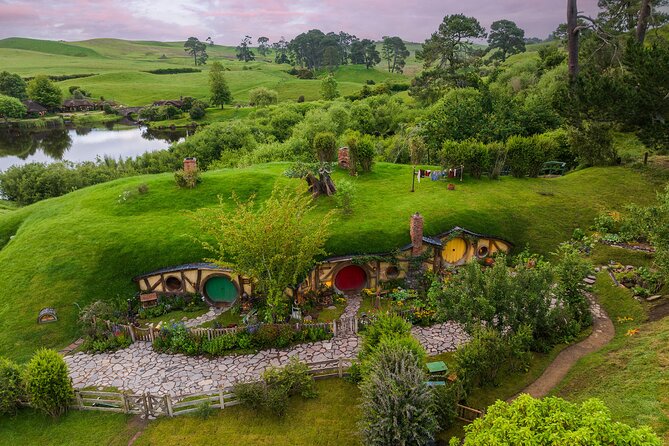 Hobbiton & Rotorua Māori Village with Lunch from Auckland - Key highlights