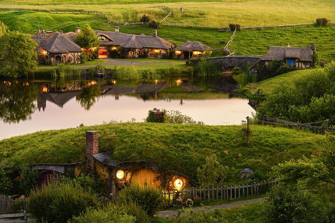 Hobbiton & Waitomo Caves Exclusive Luxury Day Tour From Auckland - Hitting the Road Early From Auckland (7:00am Start)
