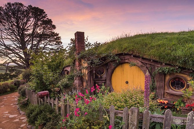 Hobbiton & Waitomo Caves Small Group Tour from Auckland inc Lunch - Lake Karapiro: a short stop that still teaches something