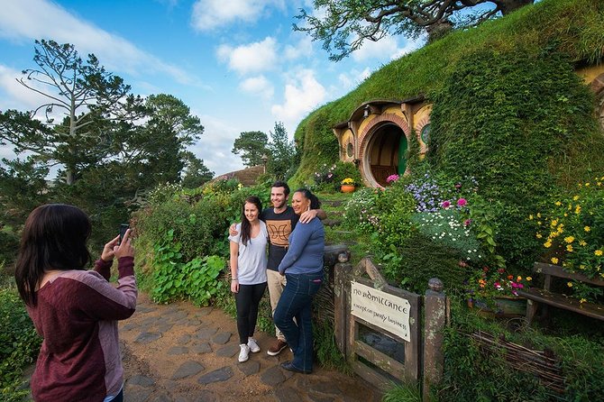 Hobbiton & Waitomo Caves Small Group Tour from Auckland inc Lunch - Waitomo Glowworm Caves: the guided hour that’s all about wonder