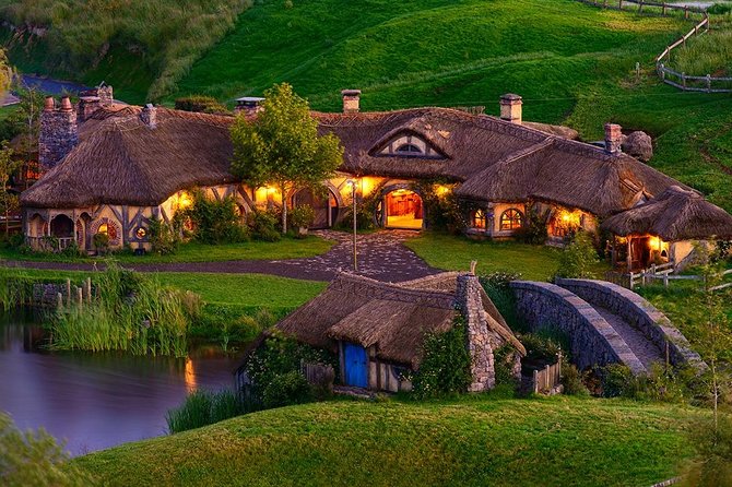 Hobbiton & Waitomo Caves Small Group Tour from Auckland inc Lunch - Leaving Auckland: the drive that sets expectations