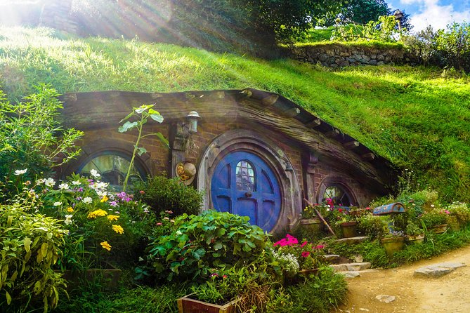 Luxury Small group tour from Auckland to Hobbiton Movie Set - Should you book this luxury Hobbiton tour?