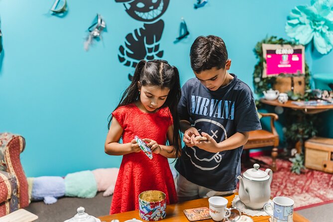 Mad Hatter's Hat Escape Room Experiences - Family-friendly design: who will feel smart in this room