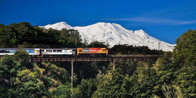 Northern Explorer Train Journey from Auckland to Wellington - Raurimu Spiral near National Park: the railway feat you can feel