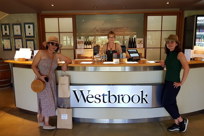 Piha Waitakere Rainforest Wine Tour from Auckland - What You’re Really Getting From Two Wineries and One Lunch