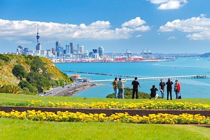 Private Auckland City Tour For Small Group in a luxury vehicle. - A 5-hour private Auckland loop that helps you plan the rest