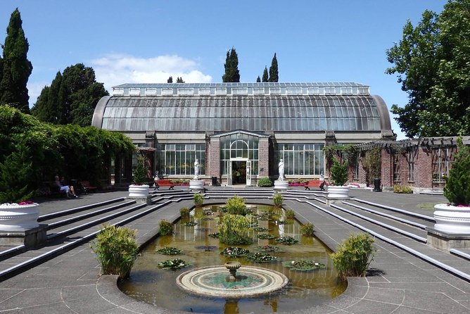 Private Auckland City Tour For Small Group in a luxury vehicle. - Luxury, chauffeured transport, and the small details that save your day