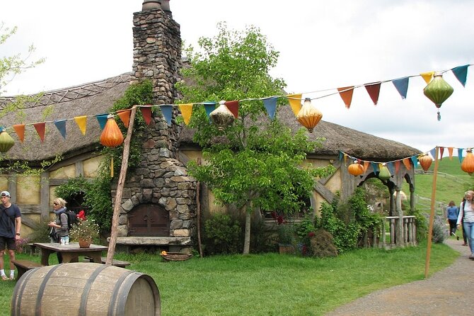 Private Hobbiton & Blue Springs Day Trip from Auckland - Hobbiton Movie Set: why the guided visit is the point