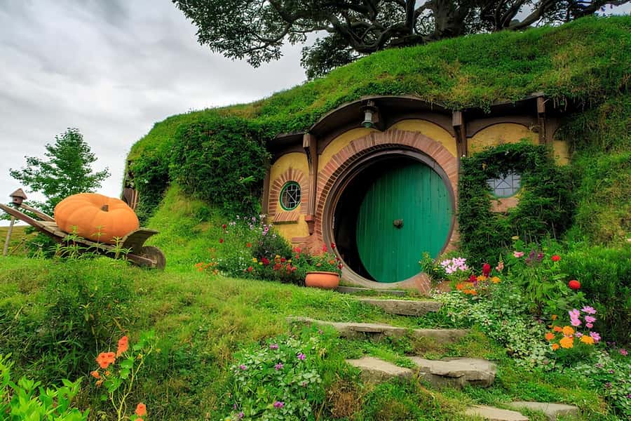 Private Hobbiton & BlueSprings & Redwood forest fromAuckland - A Full North Island Day Trip From Auckland (12 Hours) That Actually Feels Manageable