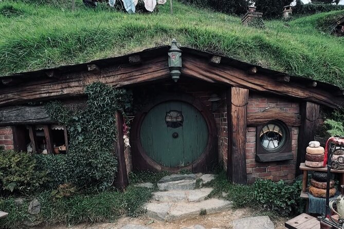 Private Hobbiton Movie Set and Rotorua Day Trip from Auckland - Getting your day to feel smooth: tickets, food, and smart packing