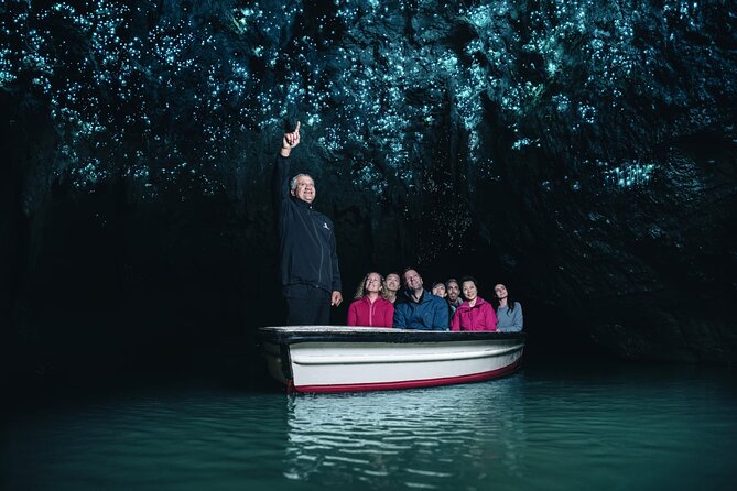 Private Hobbiton & Waitomo Caves Transfer from Auckland - Hobbiton Movie Set: what the guided 2.5 hours really means
