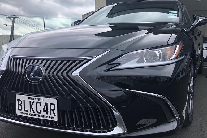 Private Luxury Airport Transfers in Auckland – Sedans & Vans - Choosing the right vehicle: sedan vs van and luggage reality