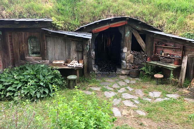 Private Luxury Tour to Hobbiton Movie Set & Waitimo Glowworm Cave - What you pay for: value in transport, tickets, and included meals