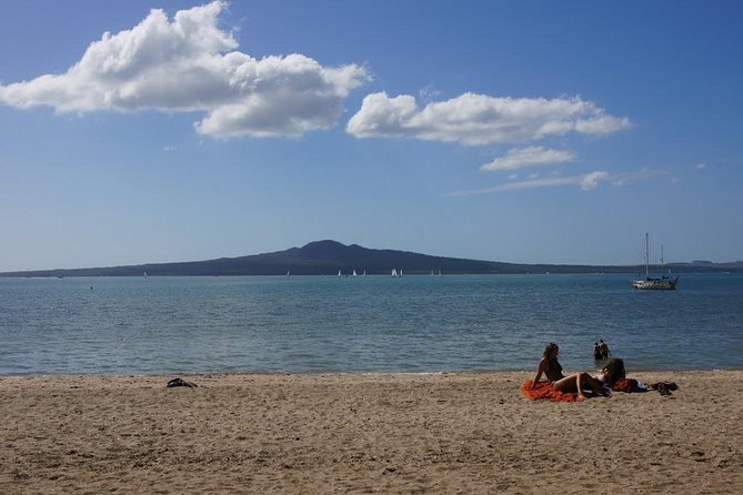 Private Tour: Auckland City and Countryside Tour - MJ Savage Memorial Park Walk: Views Plus Meaning