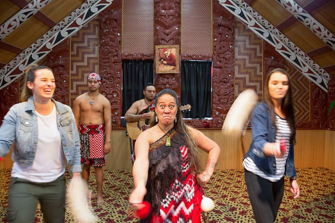 Private Tour From Auckland to Rotorua & Waitomo Glowworm Caves, Small group - Meals and Comfort: Lunch, Snacks, and What’s Not Included