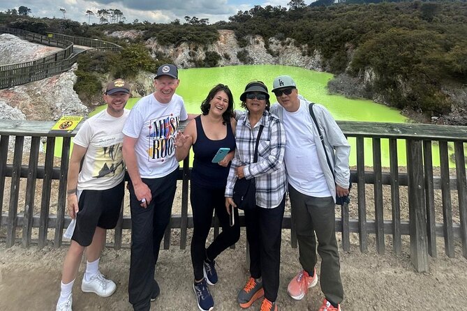 Rotorua Highlights inc. Waiotapu & Te Puia Day Tour from Auckland - Wai-O-Tapu Thermal Wonderland: Champagne Lake, Devil’s Bath, and Two Hours That Go Fast