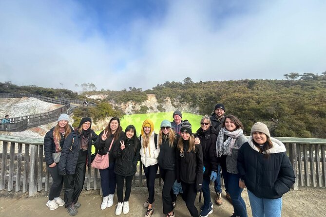 Rotorua Highlights inc. Waiotapu & Te Puia Day Tour from Auckland - Who Runs the Bus Matters: Small Group Size and Helpful Guides