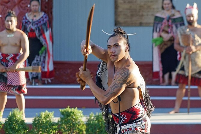 Rotorua Highlights Tour inc. Te Puia Tour, Lunch & Cultural Show - Te Puia Highlights: Pōhutu Geyser and Māori Cultural Stops That Fit Together