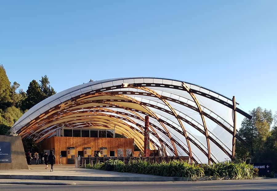 Rotorua to Auckland - Afternoon Transfer with Waitomo Caves - Waitomo Caves Tour: The Glowworm Boat Ride Experience