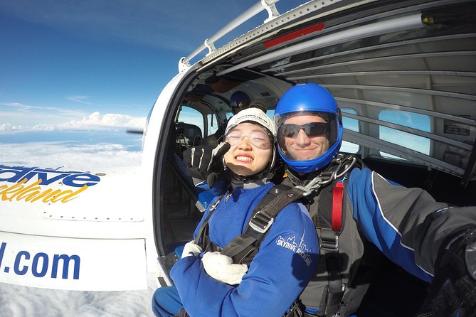 Skydive Auckland - The flight and the moment you leave the plane